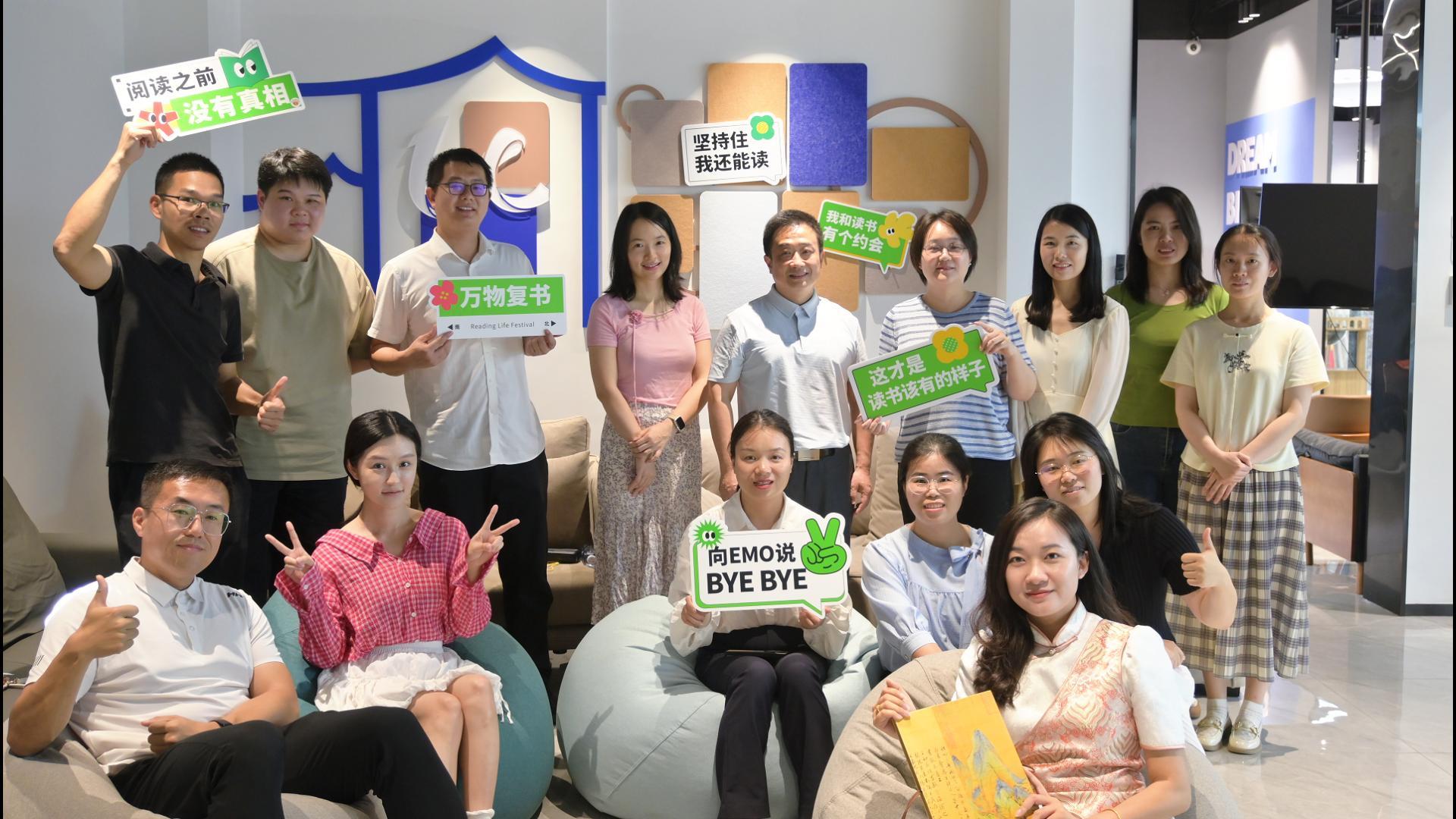 都市產(chǎn)業(yè)集團(tuán)“都市詩(shī)宴·泊寓端陽(yáng)”第一期誦讀活動(dòng)圓滿(mǎn)舉行